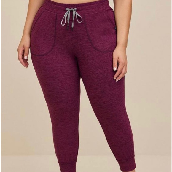 Happy Camper Capri Joggers - Picture 2 of 6